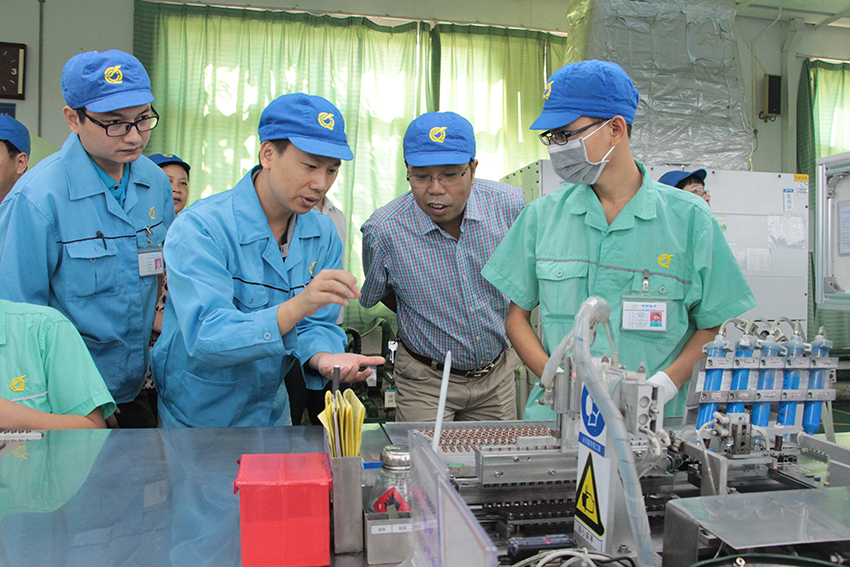 自治區(qū)總工會調研組到梧州市龍圩區(qū)平洲電子公司調研