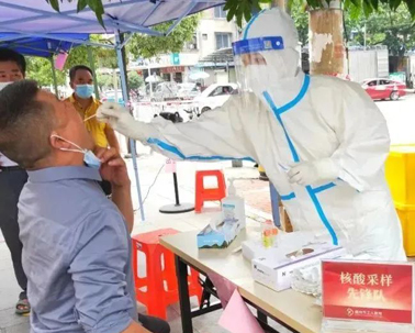 【“工”同抗疫 “會”聚力量】白衣執(zhí)甲，勇往直前！我市醫(yī)護人員奮戰(zhàn)在核酸采篩一線