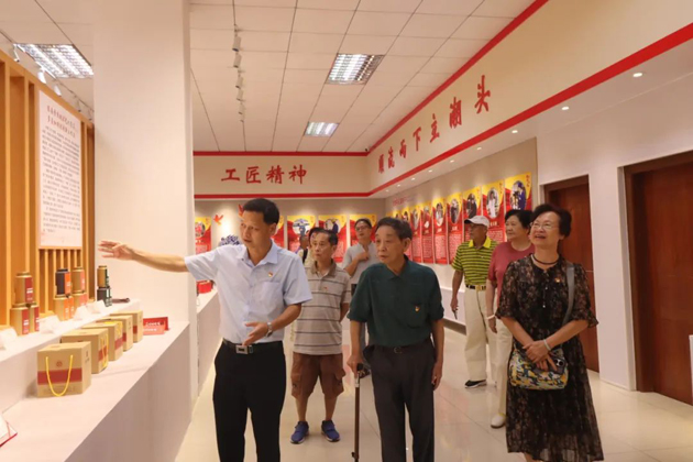 退休不褪色，丹心永向黨丨市總工會退休黨支部開展主題黨日活動