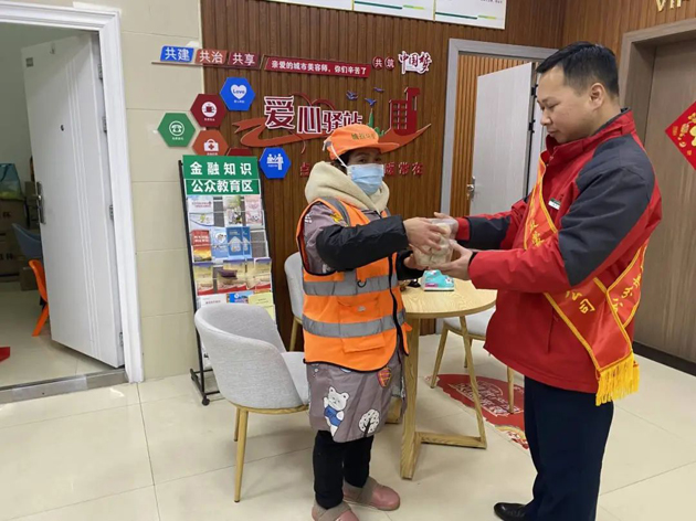 冬至團(tuán)圓日，工會(huì)服務(wù)暖心間