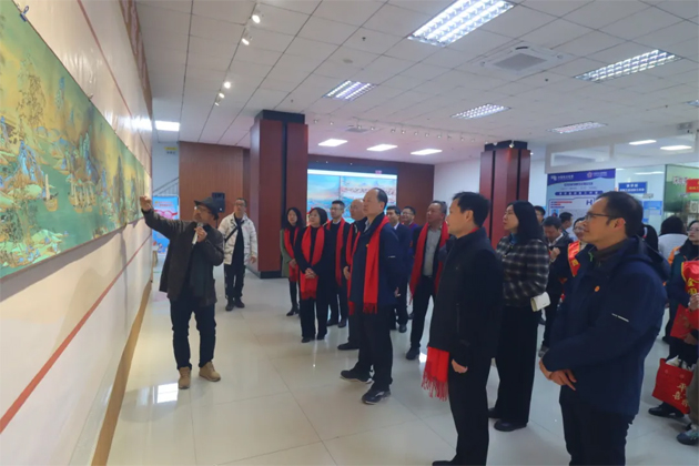 長(zhǎng)卷畫《萬(wàn)里茶船古道圖》在市職工之家展出引起轟動(dòng)