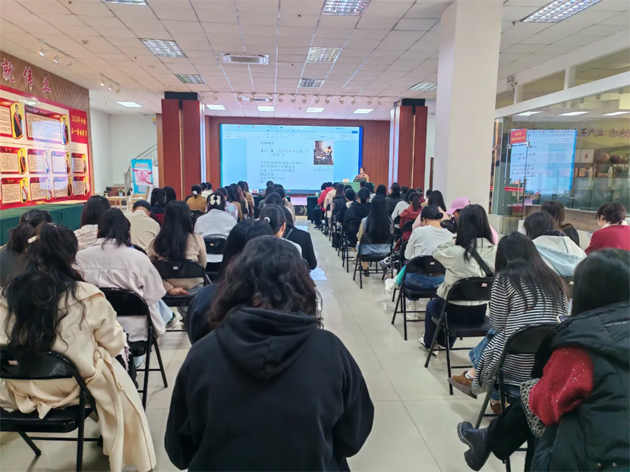 “花”樣過(guò)節(jié)，綻放巾幗芳華系列（七）丨市總工會(huì)舉辦主題詩(shī)歌講座感悟語(yǔ)言魅力