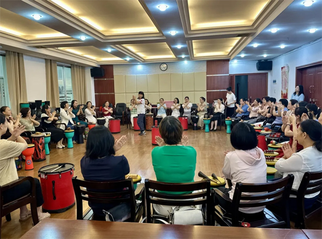 梧州市總工會(huì)女職工委員會(huì)開(kāi)展“黨旗領(lǐng)航聚合力，情暖巾幗綻芳華” 主題活動(dòng)