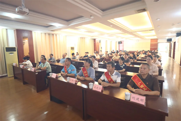 熱血沸騰！梧州市總工會(huì)組織集中收看紀(jì)念中國人民抗日戰(zhàn)爭暨世界反法西斯戰(zhàn)爭勝利80周年大會(huì)