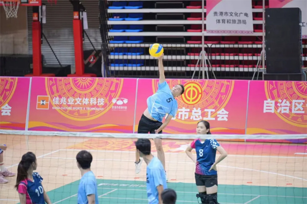 “永遠(yuǎn)跟黨走 奮進(jìn)新征程”第二屆全區(qū)職工運(yùn)動(dòng)會(huì)昨天拉開(kāi)帷幕 激烈比賽進(jìn)行中