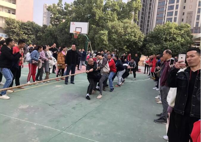 龍圩區(qū)總工會開展“慶元旦、迎春節(jié)”職工趣味體育活動