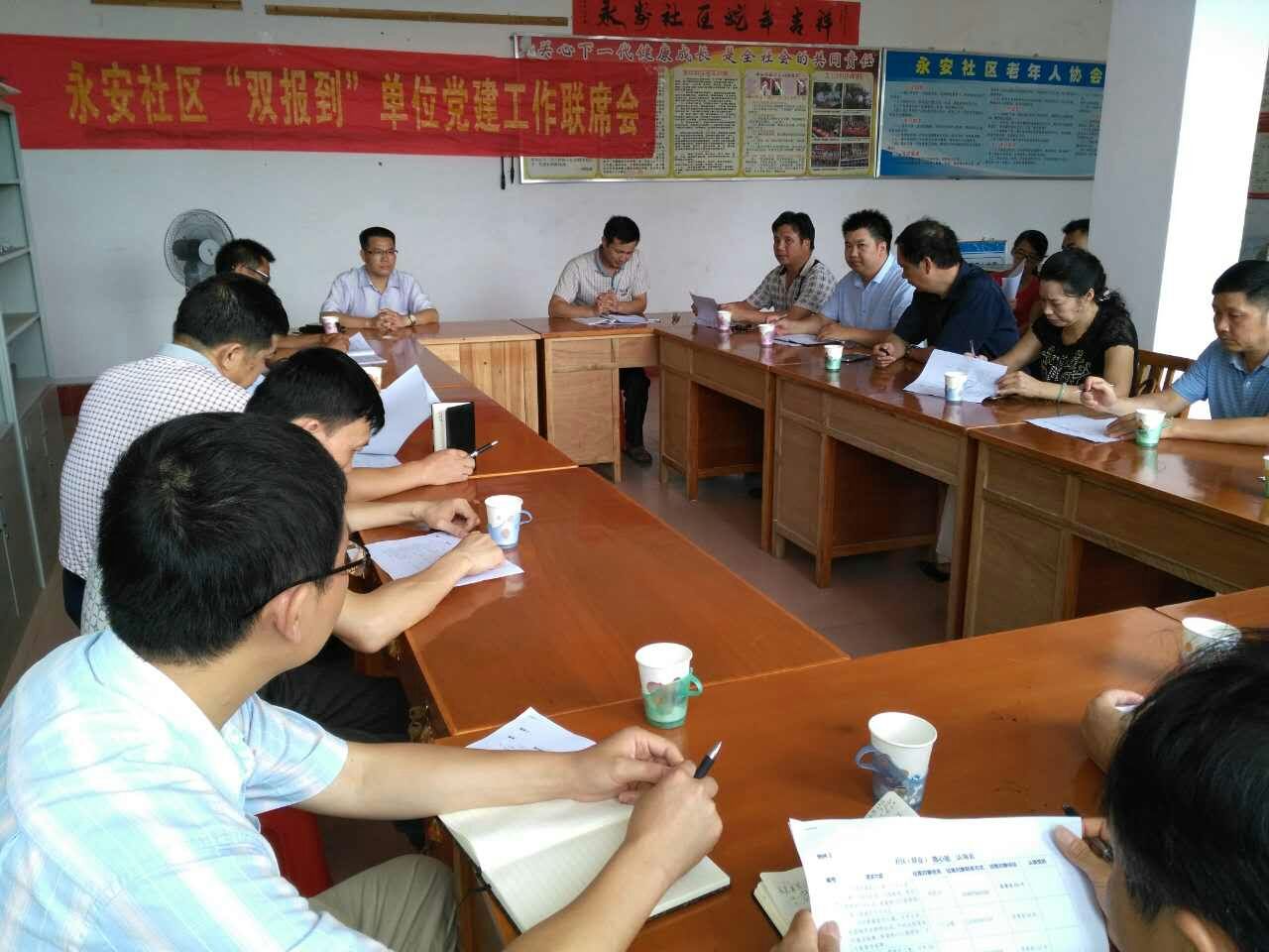 蒙山縣教育局在職黨員進社區(qū)參加慶“七一”系列活動