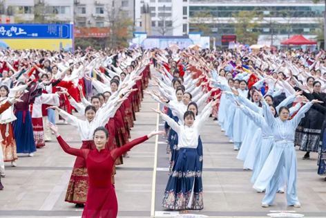 【跟黨奮進新征程 巾幗建功新時代】梧州市第十二屆婦女國風趣味體育運動會暨“梧家巧姐姐”國潮集市，精彩綻放！