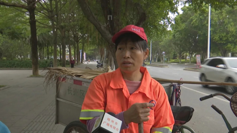 勞動光榮丨環(huán)衛(wèi)工人假期堅守崗位 保障城市環(huán)境整潔