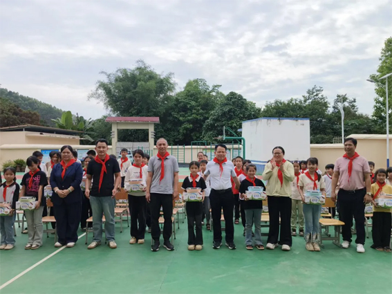 龍圩區(qū)總工會(huì)開展“情暖六一 愛伴成長(zhǎng)”2025年“六一”兒童節(jié)關(guān)愛活動(dòng)